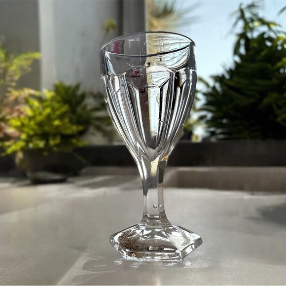 4 Antique Early 1900s 6-Paneled EAPG Small Wine Or Juice Glasses - Picture 3 of 6